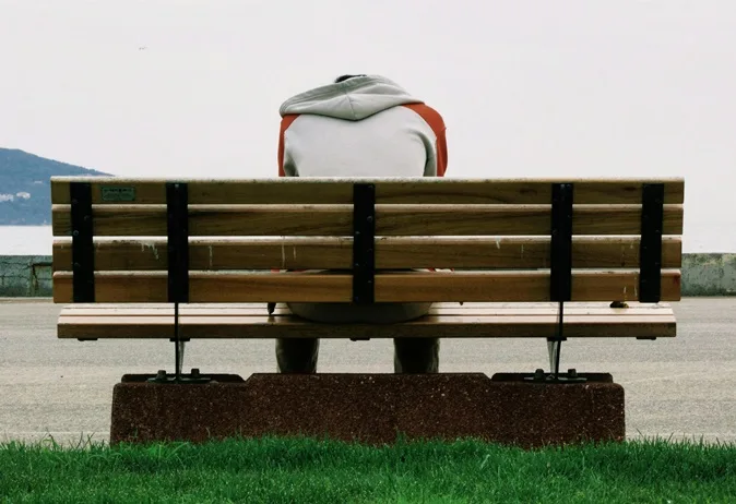 İnsanlar Benden Uzaklaşıyor – Yalnızlığa Sürükleniyorum